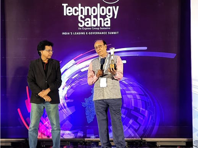 Dr. Saibal conducting a panel discussion at Technology Sabha